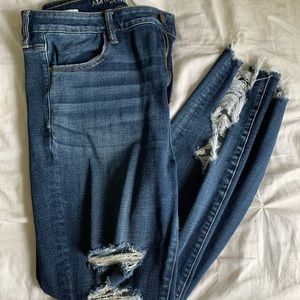 AE distressed jegging